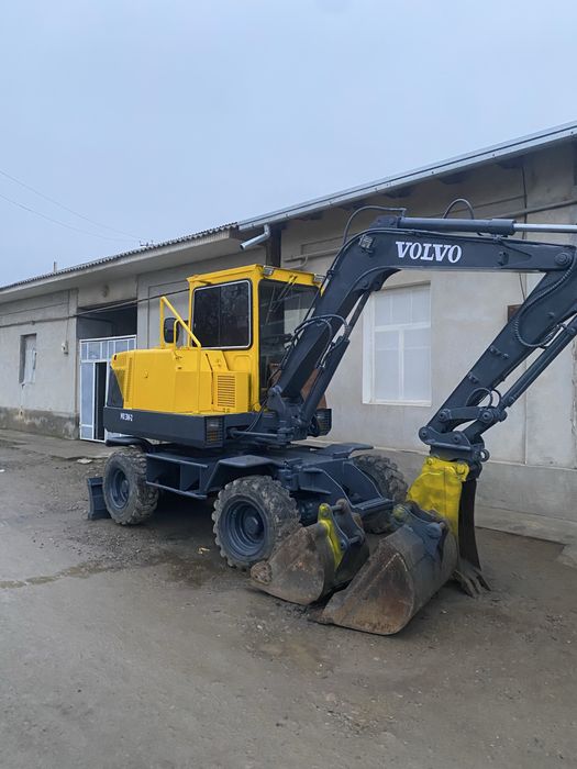 Ekskavator sotiladi 1994