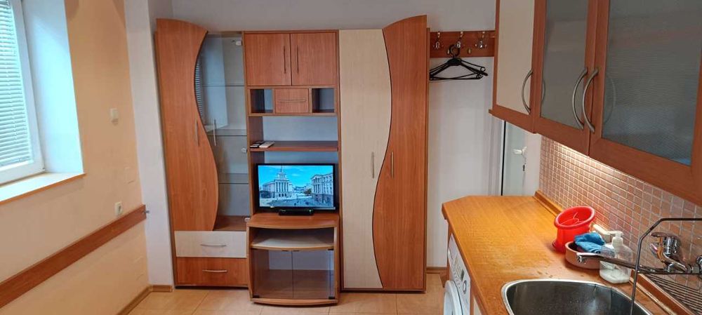 Дава се под наем Ателие в София, Център - 15 кв.м за 239.19 € - Снимка #1