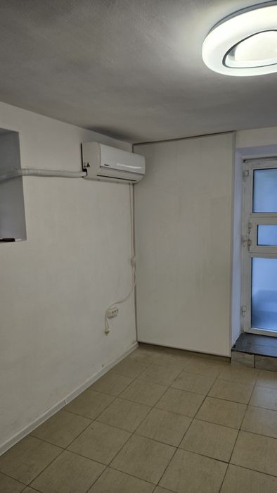 Дава се под наем Магазин в Стара Загора, Център - 17 кв.м за 180 € - Снимка #3