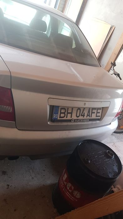 Vând Audi A4 b5 din 2001 AVARIAT