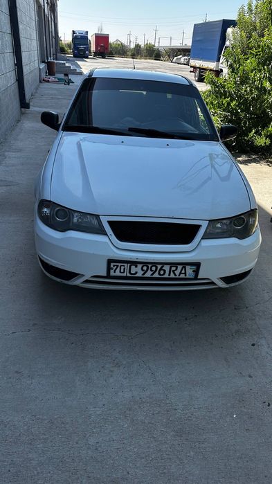 Nexia 2.   1.6l sotiladi yaxshi xolatda