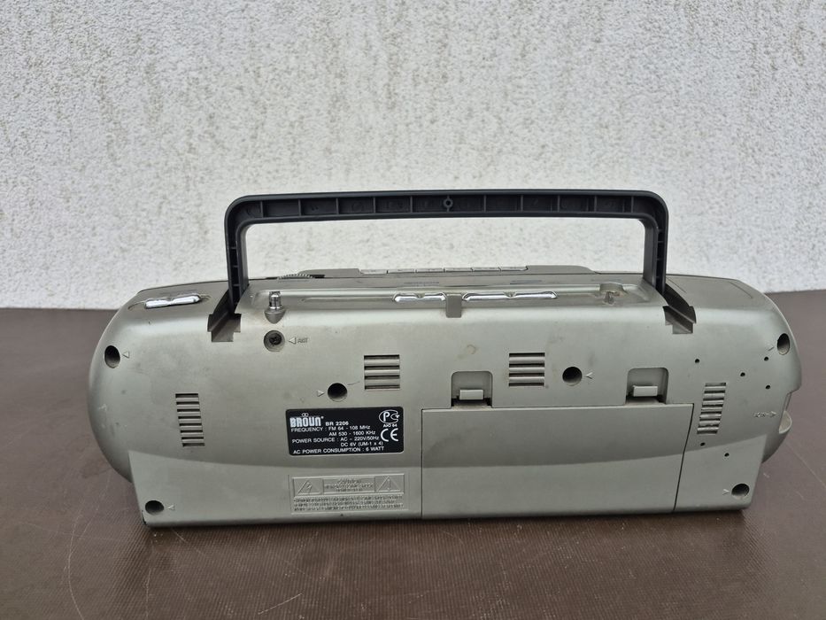 Vând Radio Casetofon BROUN  model ,fabricat made in  UK