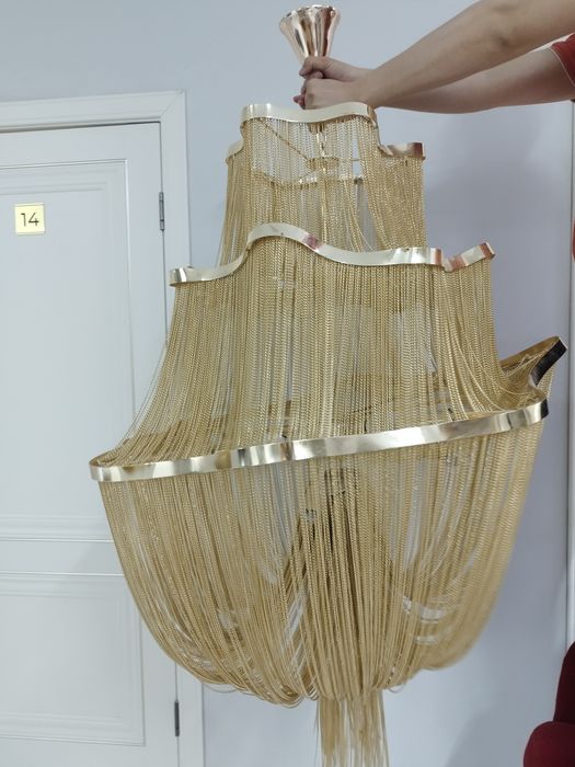 Столы стулья диваны люстры