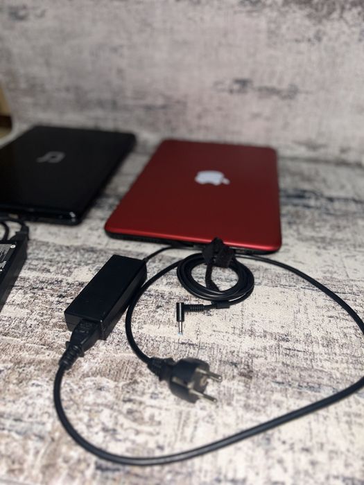 Два лаптопа