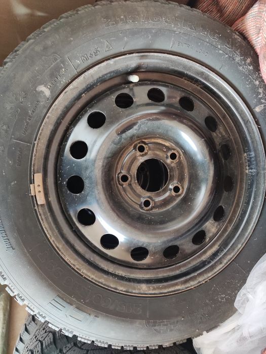 Зимние шины 215/60/r16 с диском