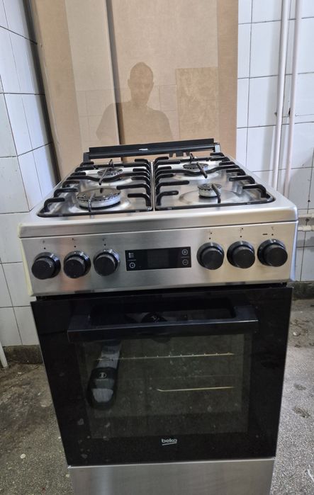 Argaz BEKO inox, 4 arzatoare, gaz+electric