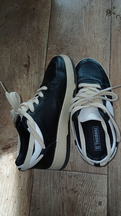 Дамски черни кецове