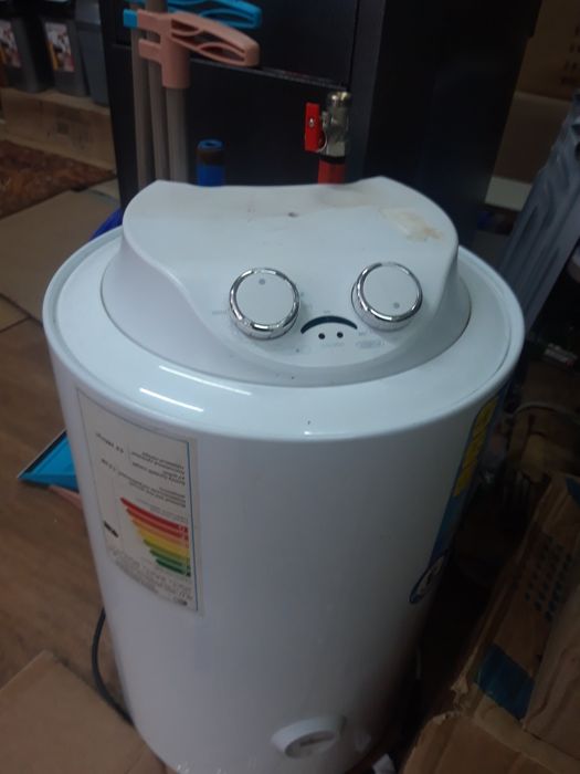 Продам Б/у водонагреватель на 30 литров