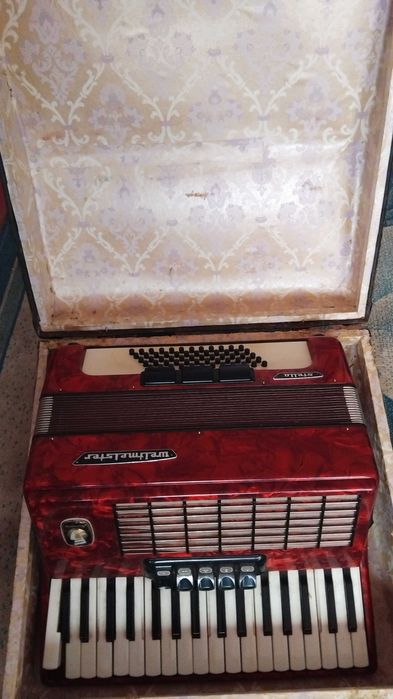 Акордеон Weltmaster 60 баса