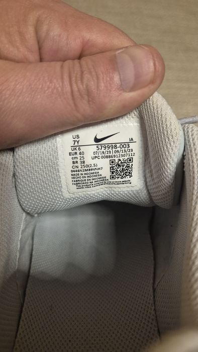 Nike Air Max puțin utilizat