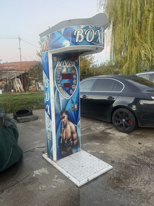 Боксова круша с монети