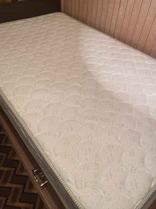 Проадется кровать с матрасом