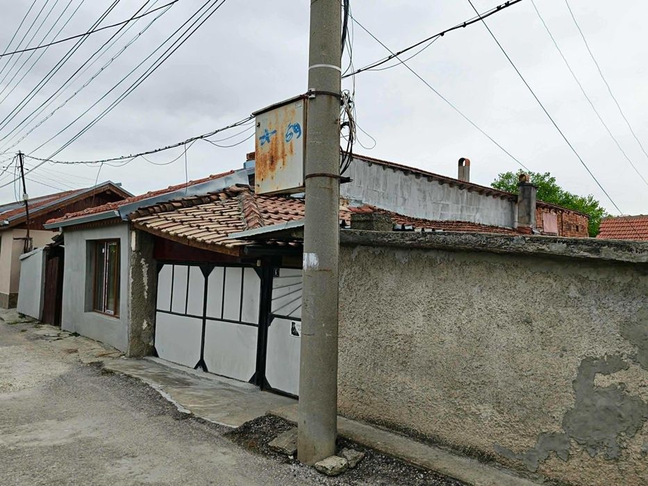 Къща в Центъра на гр.Силистра, на 100м от Дунавската градина, с нов покрив и дограма, 9 стаи