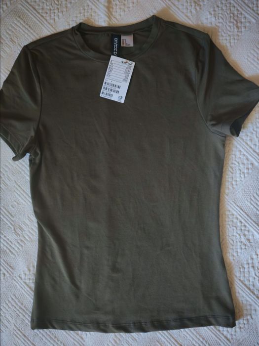 Tricou H&M  Divided mărimea S, nou cu eticheta