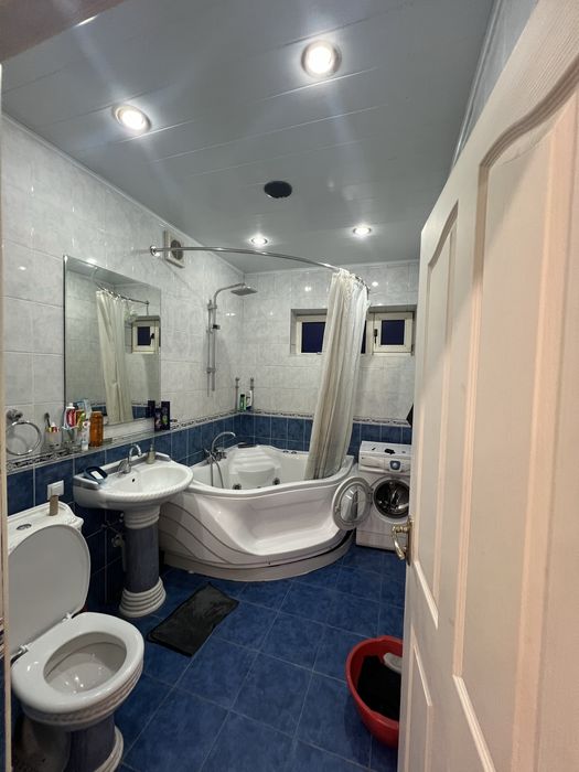 Ориентр дружба метро 3 хонали уйнинг 1 хонаси ижарага берилади