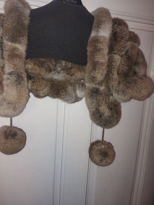 Чисто нова дамска кожена наметка