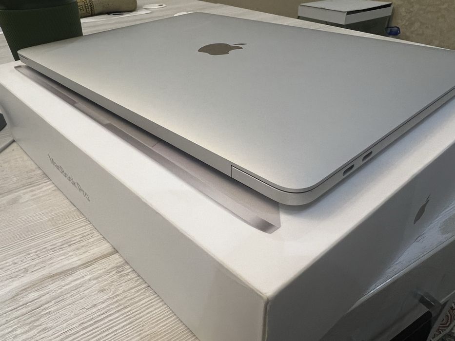 Macbook pro M1 8/256
