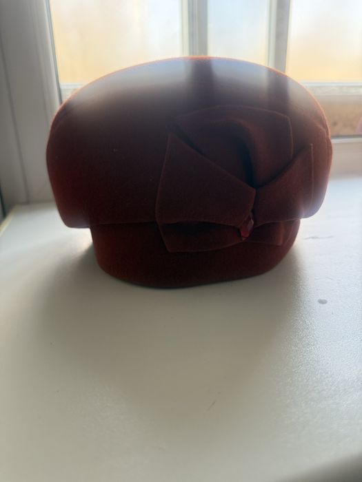 Продам две беретки одевала пару раз