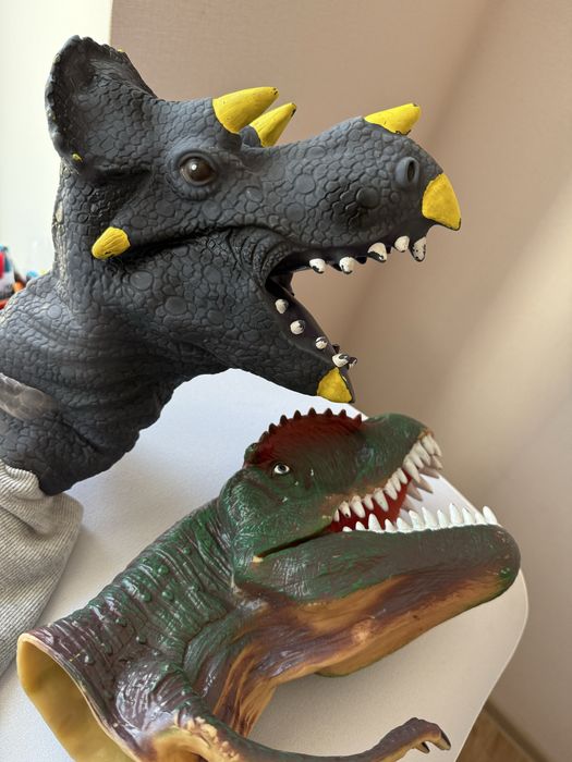 Игровые перчатки динозавры 2шт