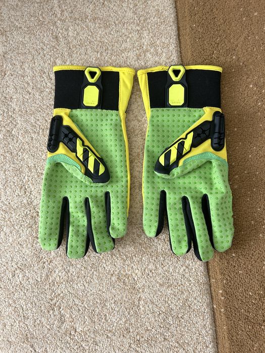 Продам перчатки новый