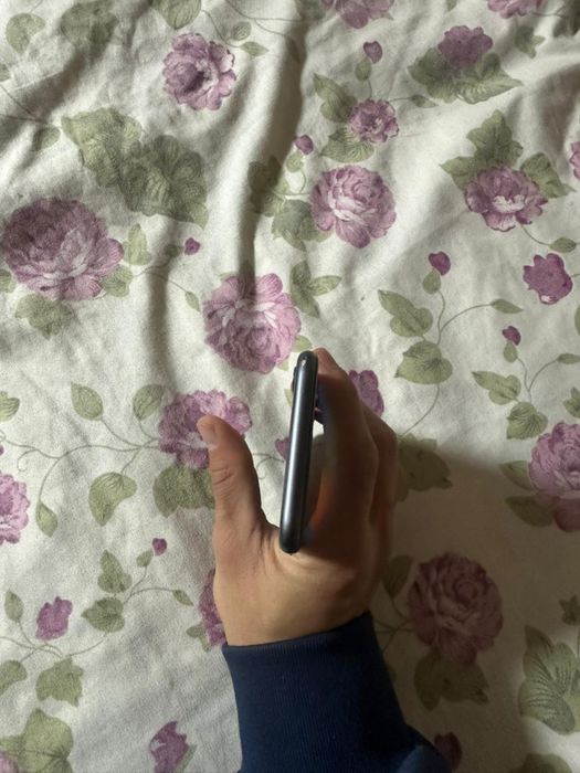 Айфон 8 64 гб,емкость 100%