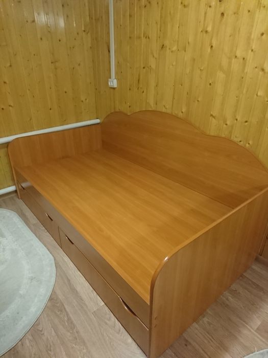 Продам кровать односпальную