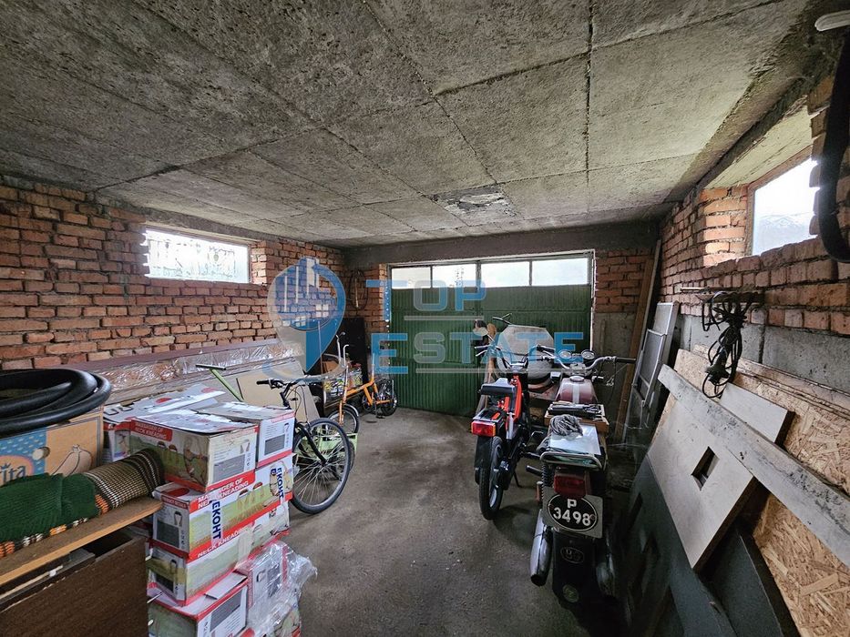 Здрава тухлена къща с гараж в село Пиперково, област Русе