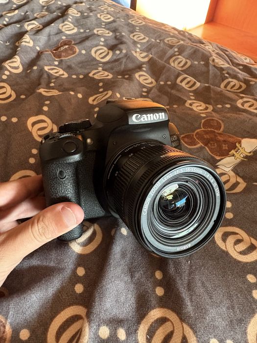 Фотоапарат Canon EOS 800D
