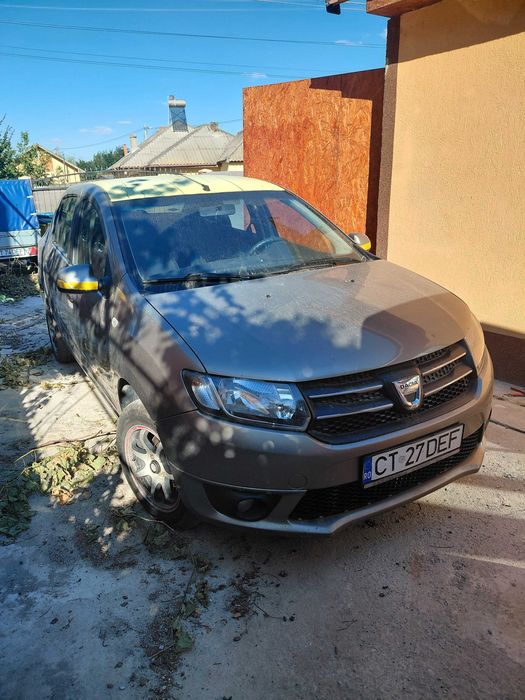 Vând Dacia Logan