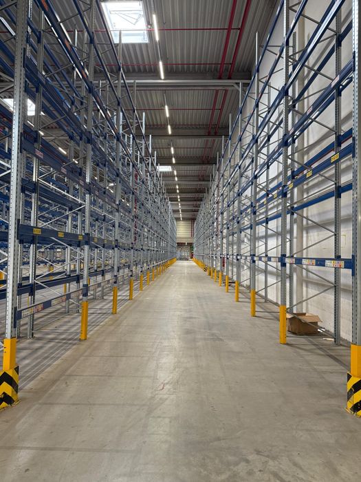 Vând rafturi metalice industriale