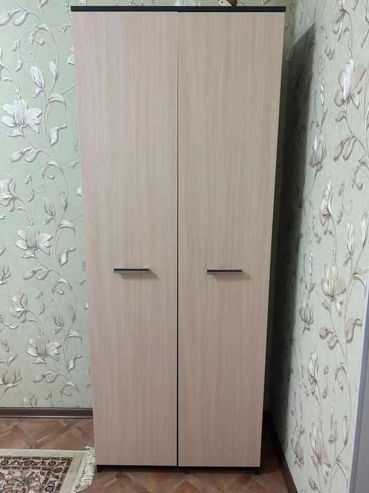 Шкаф и компьютерный стол