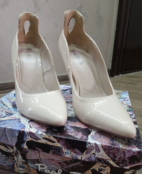 Дамски обувки с висок ток