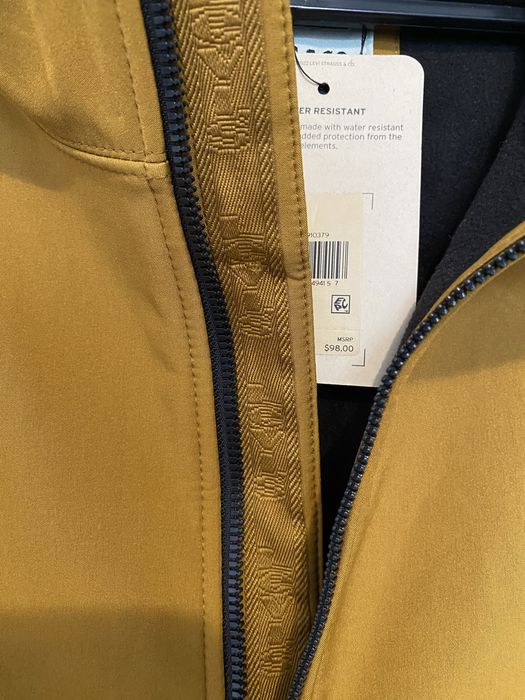 Geaca de ploaie Levi’s cu gluga