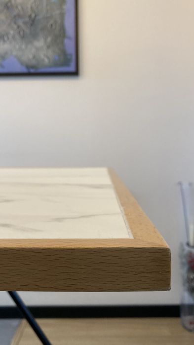 Трапезна маса.