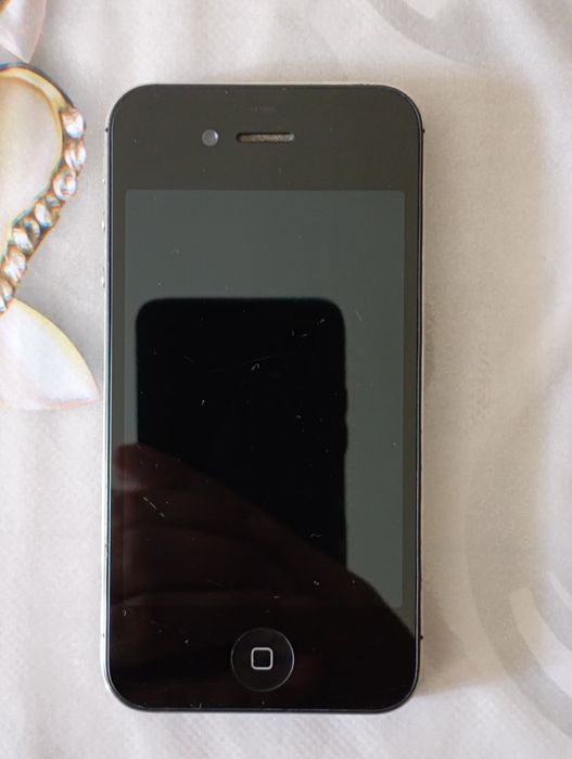 iPhone 4s       zoʻr telefon