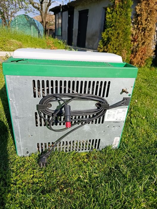 Хладилник на 12 , 220 волта и газ