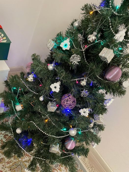 Елка с игрушками