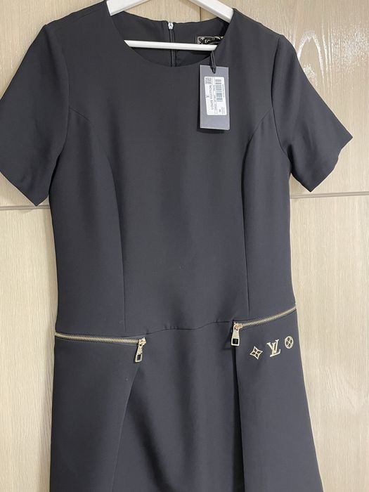 Малка черна рокля Louis Vutton