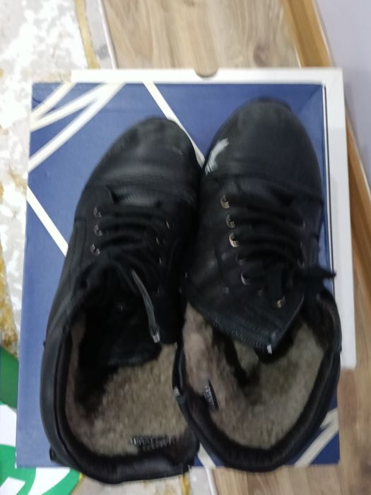 Продам обувь состоянии среднее