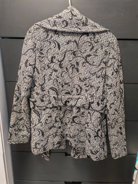 Vând haină din stofă pentru fete/femei