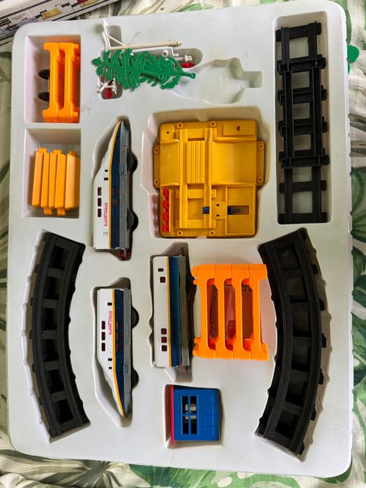 Train Game Set (39 pcs game set, simulating a true style,battery, 3+ )