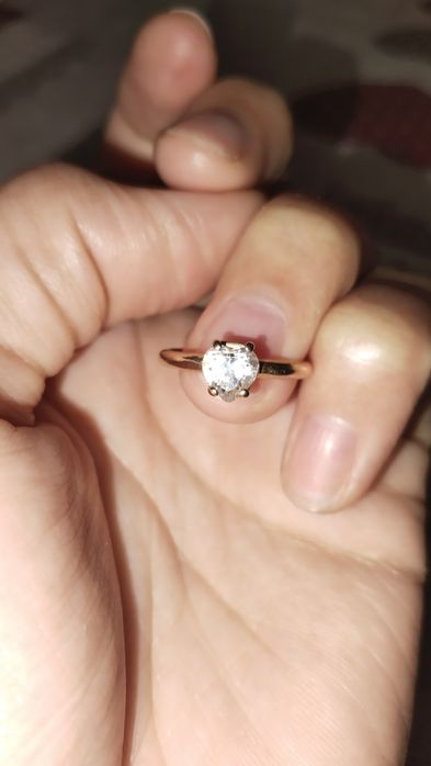 Продам кольцо 16 размер золото