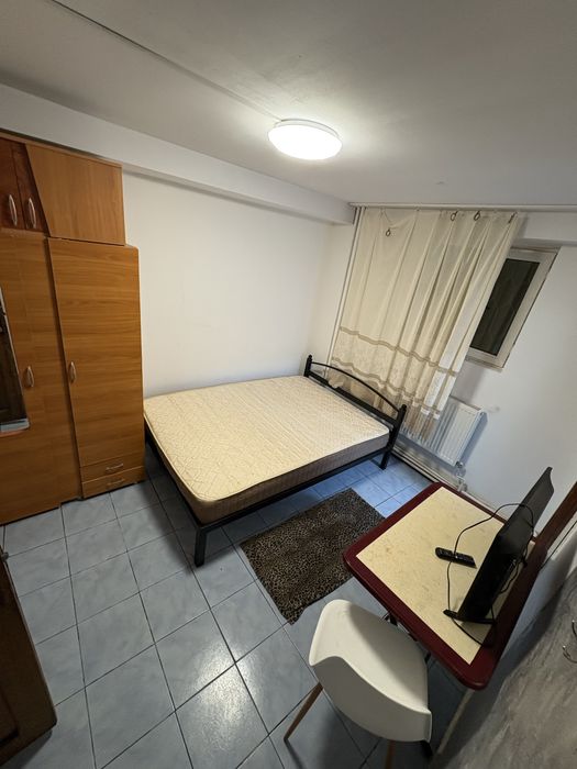 Inchiriez camera cu baia privata dar bucataria comun iasi centru P.F.