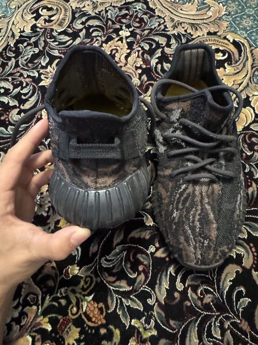 Yeezy Boost  ,,Tail Light”/,,Mx Rock”