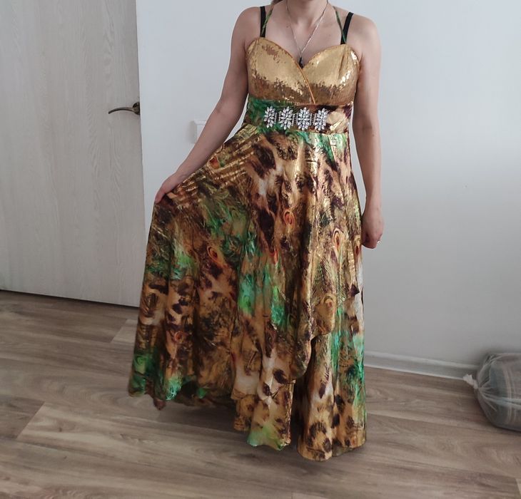 Платье красивое продам