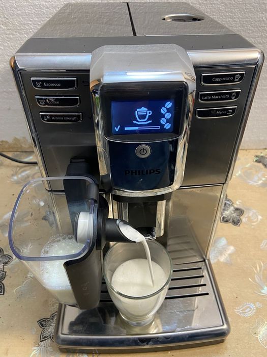 Espresor cafea Philips cu cana de lapte