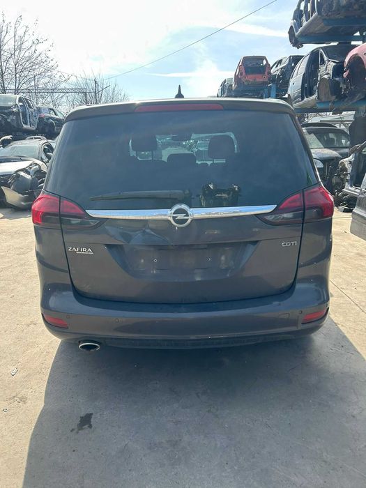 Dezmembrez Opel Zafira C an 2012 2.0 diesel cutie automata