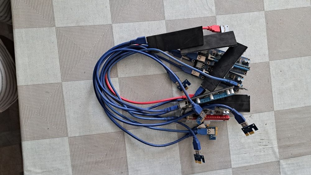 Захранване, вентилатори, кабели