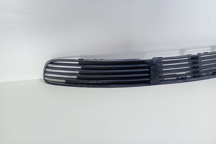 Grila  bara fata 3B0853677A Volkswagen VW Passat B5