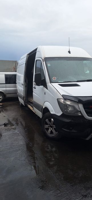 Dezmembrez Mercedes sprinter motor 3.0